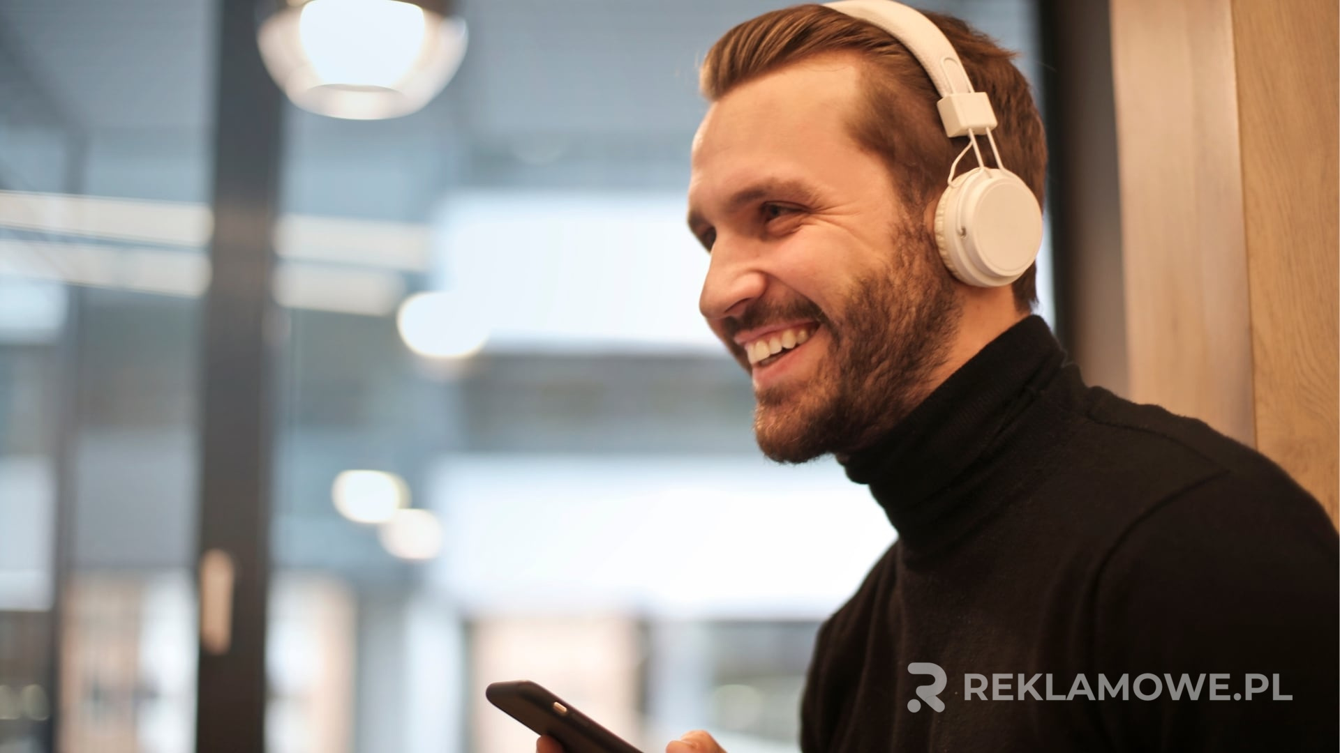 Kreatywne wykorzystanie słuchawek reklamowych w marketingu