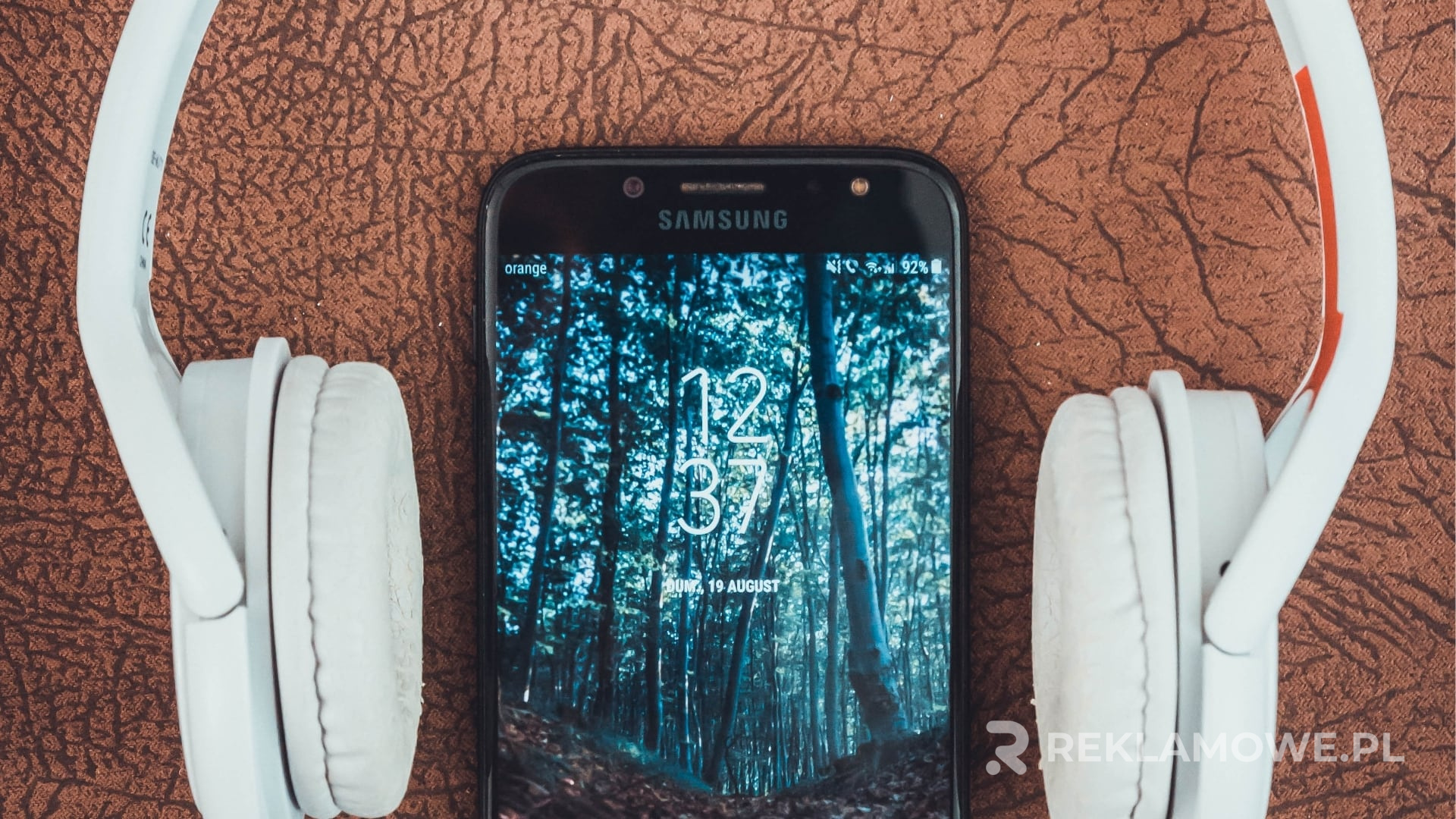 Słuchawki reklamowe używane w punkcie sprzedaży