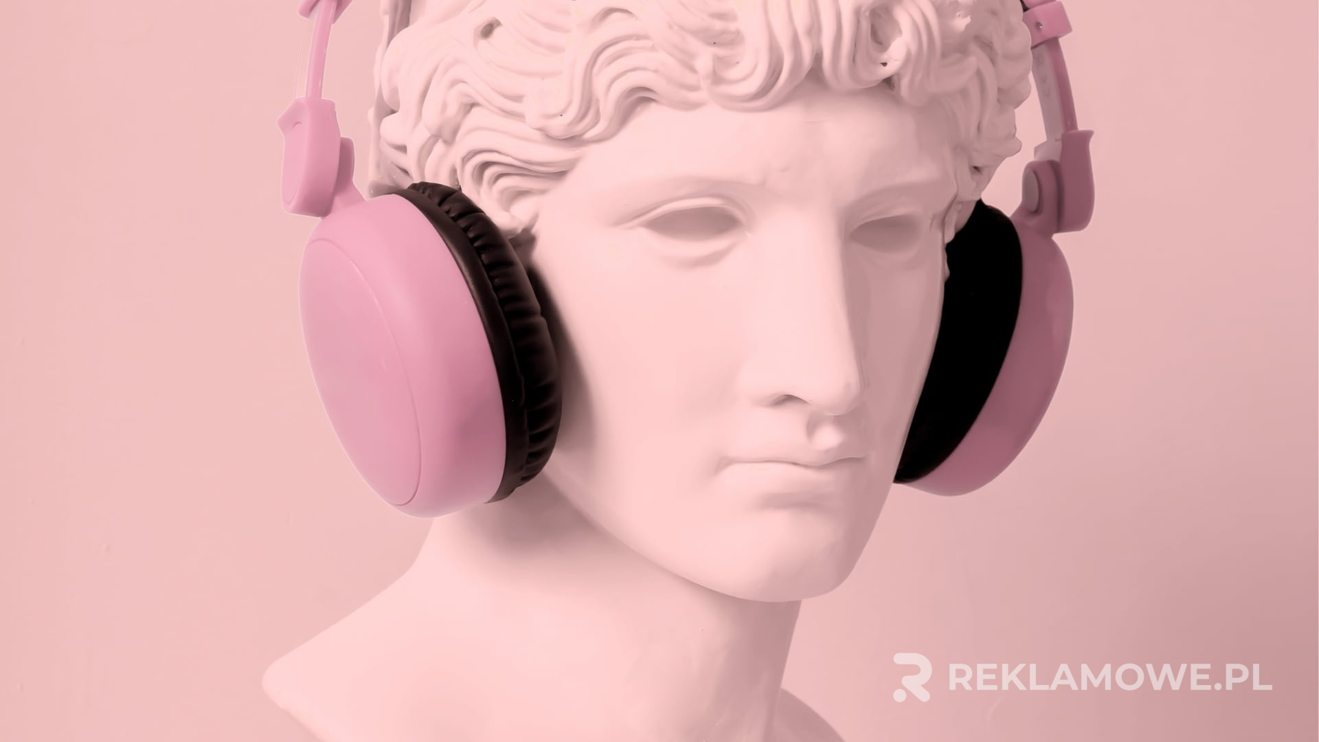 Wskaźniki efektywności w kampaniach z użyciem słuchawek reklamowych